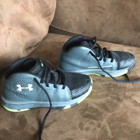 youth basketball shoes - Picture 2 of 10